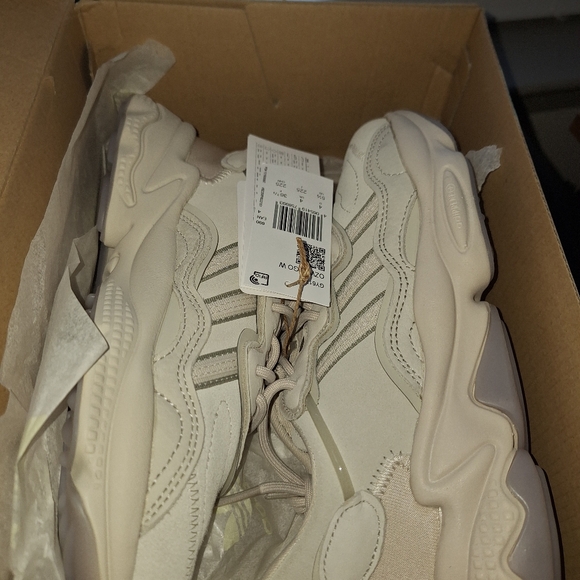 adidas Shoes - Size 5.5 - adidas Ozweego Bliss Women's